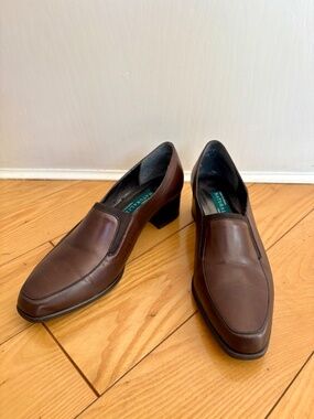 Vintage Naturalizer Brown Leather Block Heel Loafers Almond Toe Made In Canada
